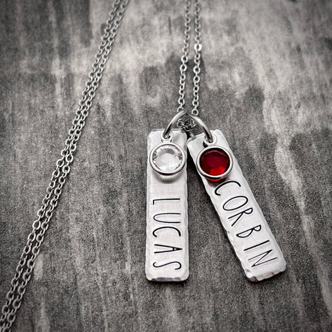 MOM MINIMALIST KID’S NAME NECKLACE